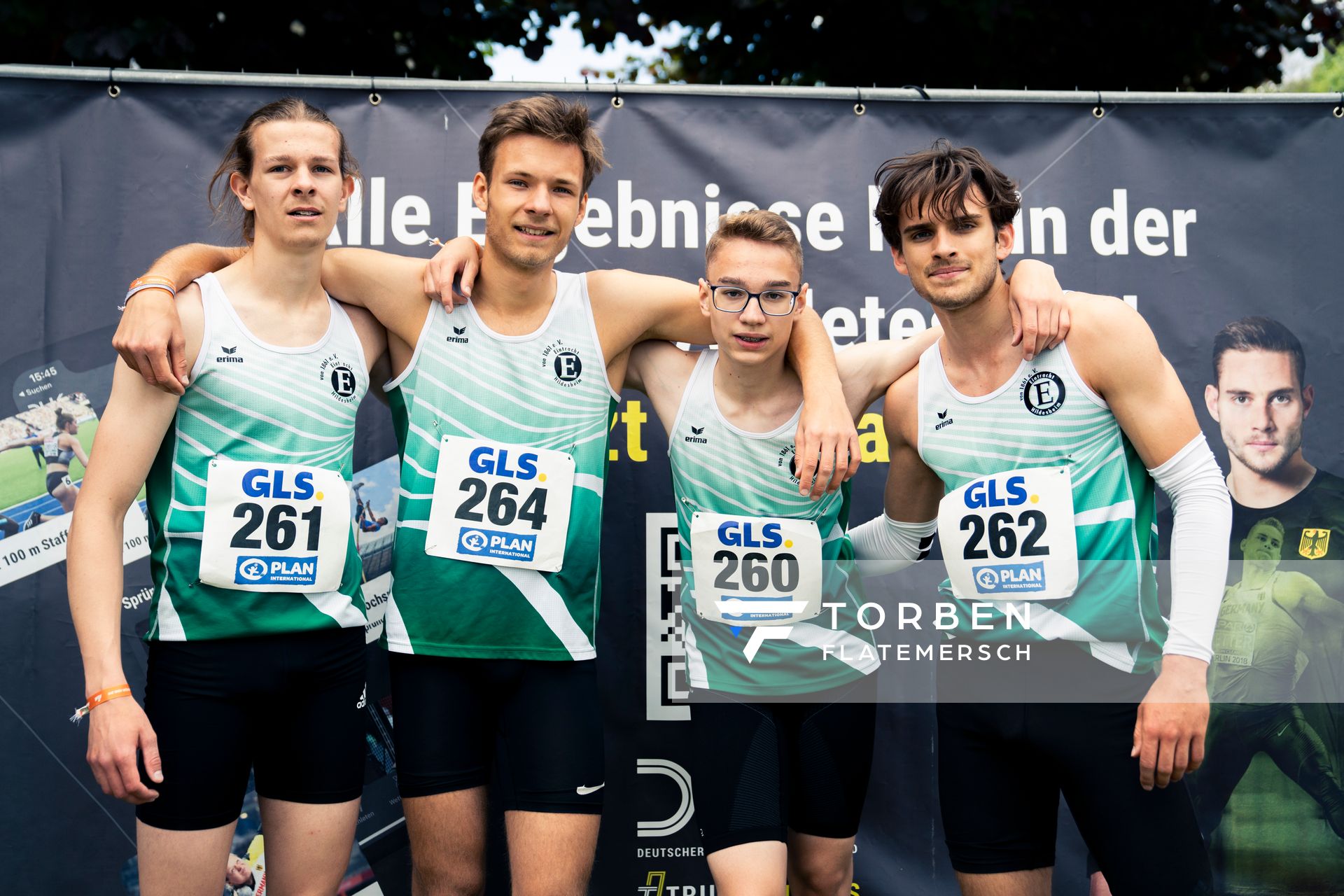 Max Husemann (StG 96-Hildesheim-Bothfeld), Jonathan Teschner (StG 96-Hildesheim-Bothfeld),bKai Erik Englmann (StG 96-Hildesheim-Bothfeld), Niclas Jan Kaluza (StG 96-Hildesheim-Bothfeld) am 29.05.2022 waehrend der Deutschen Meisterschaften Langstaffel im Otto-Schott-Sportzentrum in Mainz